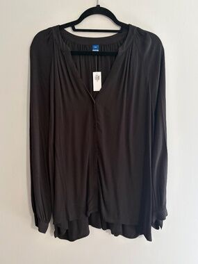 Old Navy split-neck black button-up blouse